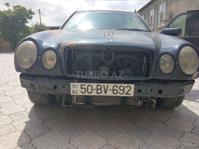 Mercedes E 220 1996, 220,000 km - 2.5 l - Xaçmaz
