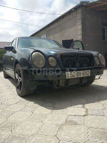 Mercedes E 220 1996, 220,000 km - 2.5 l - Xaçmaz
