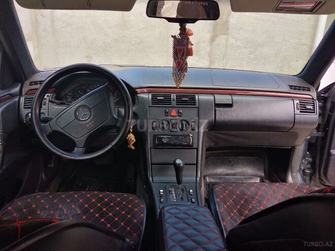 Mercedes E 220 1996, 220,000 km - 2.5 l - Xaçmaz