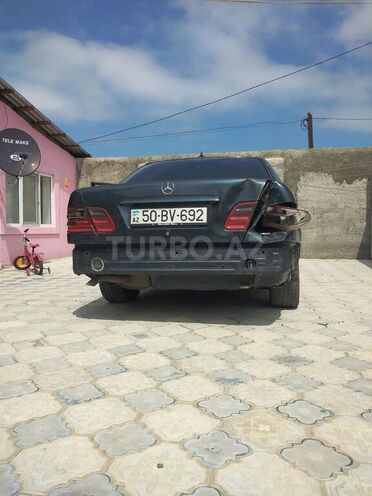 Mercedes E 220 1996, 220,000 km - 2.5 l - Xaçmaz