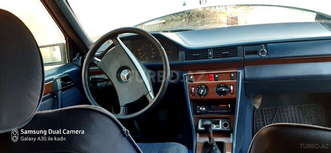 Mercedes E 200 1990, 429,670 km - 2.0 l - Quba