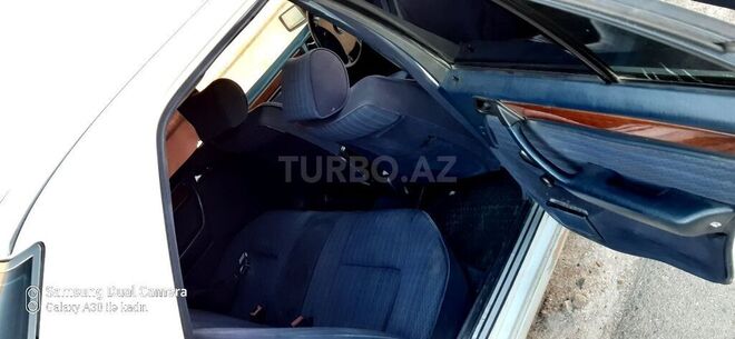 Mercedes E 200 1990, 429,670 km - 2.0 l - Quba
