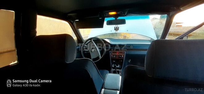 Mercedes E 200 1990, 429,670 km - 2.0 l - Quba
