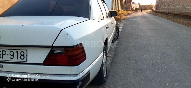 Mercedes E 200 1990, 429,670 km - 2.0 l - Quba