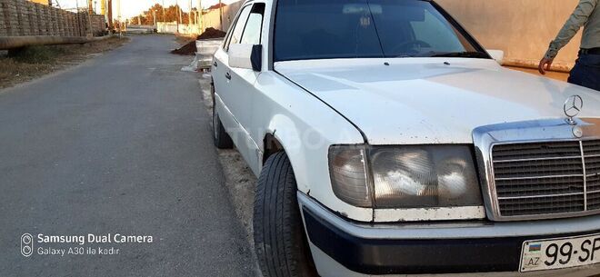 Mercedes E 200 1990, 429,670 km - 2.0 l - Quba