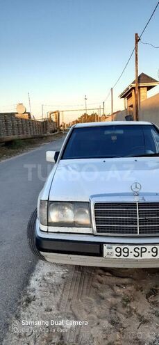 Mercedes E 200 1990, 429,670 km - 2.0 l - Quba