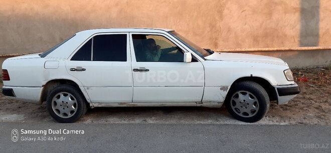 Mercedes E 200 1990, 429,670 km - 2.0 l - Quba