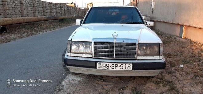 Mercedes E 200 1990, 429,670 km - 2.0 l - Quba