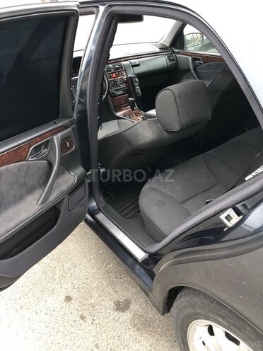 Mercedes E 240 2000, 293,000 km - 2.6 l - Bakı