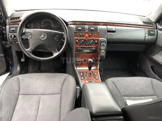 Mercedes E 240 2000, 293,000 km - 2.6 l - Bakı