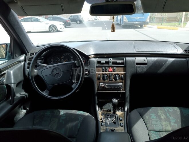 Mercedes E 240 1997, 264,000 km - 2.4 l - Bakı