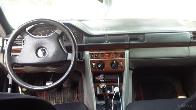 Mercedes E 250 1991, 250,000 km - 2.5 л - İmişli