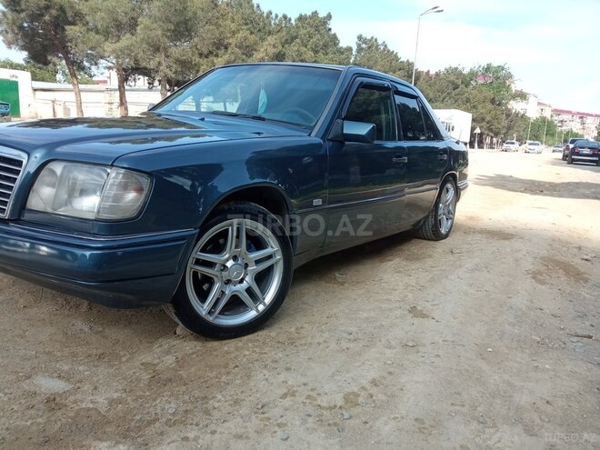 Mercedes E 220 1993, 537,065 km - 2.2 l - Sumqayıt