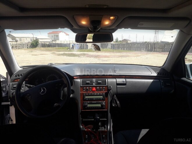 Mercedes E 220 1999, 350,000 km - 2.2 l - Sumqayıt