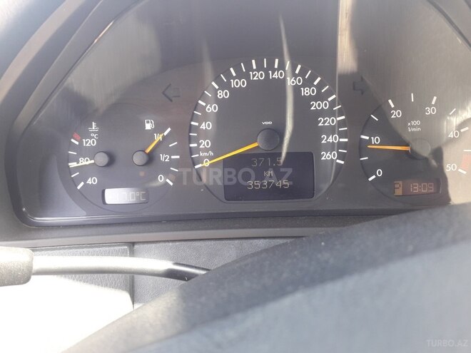 Mercedes E 220 1999, 350,000 km - 2.2 l - Sumqayıt