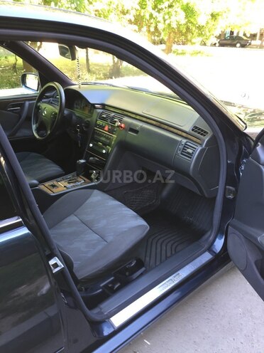 Mercedes E 240 2000, 341,200 km - 2.4 l - Yevlax