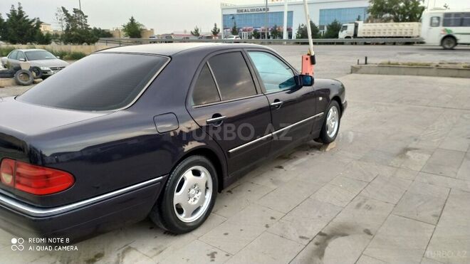 Mercedes E 240 1999, 275,000 km - 2.4 l - Sumqayıt