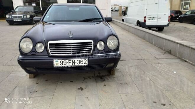 Mercedes E 240 1999, 275,000 km - 2.4 l - Sumqayıt