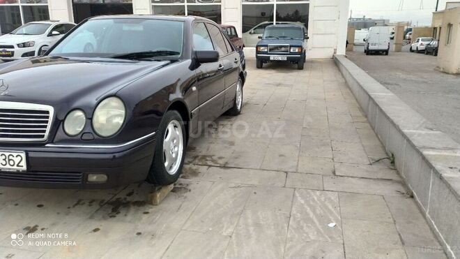 Mercedes E 240 1999, 275,000 km - 2.4 l - Sumqayıt