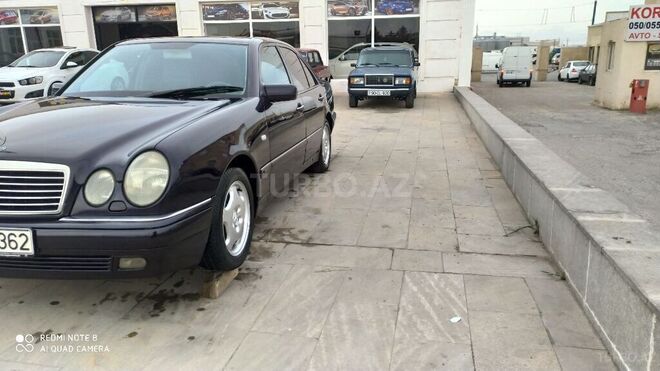 Mercedes E 240 1999, 275,000 km - 2.4 l - Sumqayıt