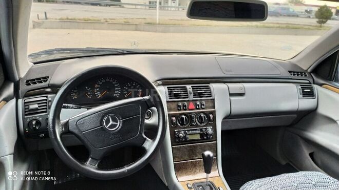 Mercedes E 240 1999, 275,000 km - 2.4 l - Sumqayıt