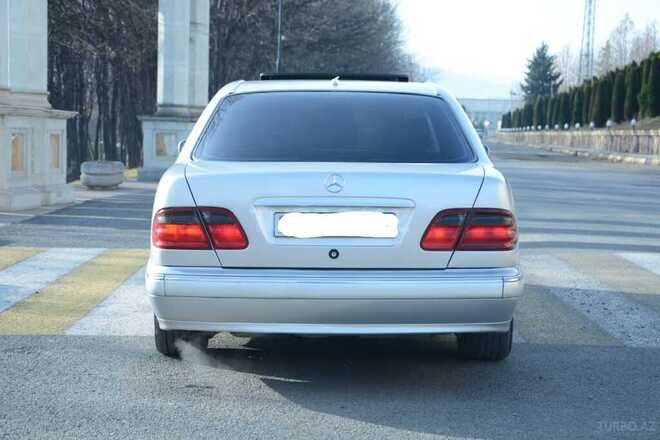 Mercedes E 240 2001, 289,000 km - 2.4 l - Tovuz