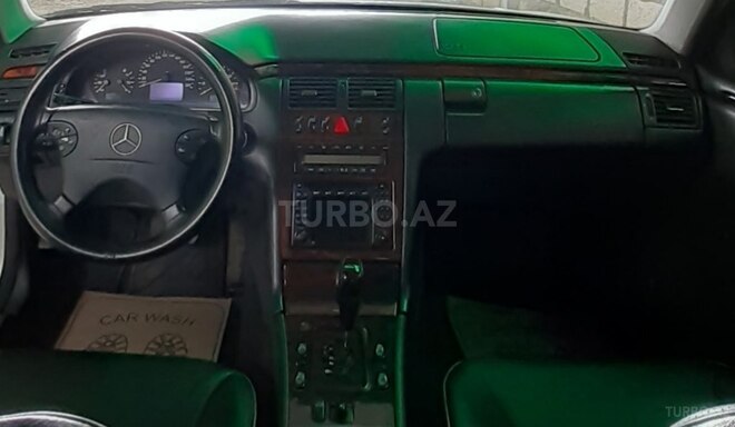 Mercedes E 240 2001, 289,000 km - 2.4 l - Tovuz