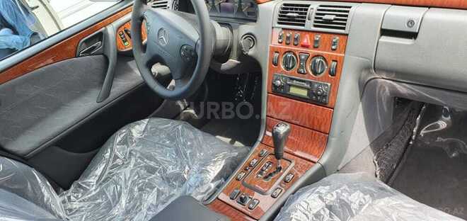 Mercedes E 240 2000, 266,000 km - 2.4 l - Bərdə