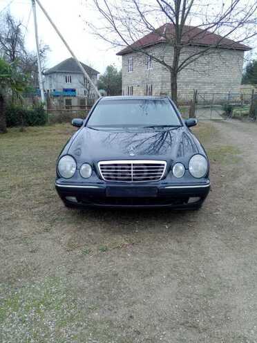 Mercedes E 220 2000, 300,000 km - 2.2 l - Bakı