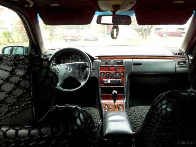 Mercedes E 220 2000, 300,000 km - 2.2 l - Bakı
