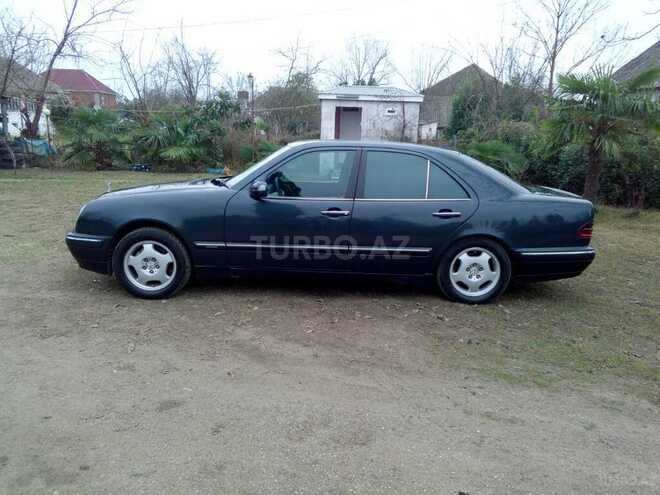 Mercedes E 220 2000, 300,000 km - 2.2 l - Bakı