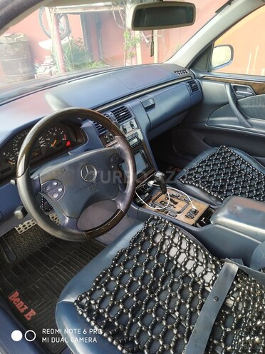 Mercedes E 270 1999, 378,235 km - 2.7 l - Bakı