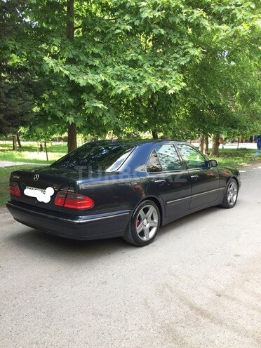 Mercedes E 240 2000, 318,240 km - 2.4 л - Mingəçevir