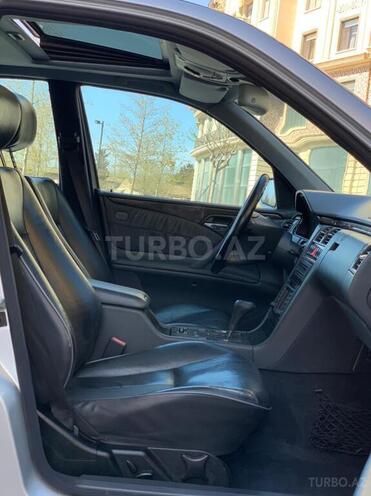 Mercedes E 320 1999, 235,000 km - 3.2 l - Bakı
