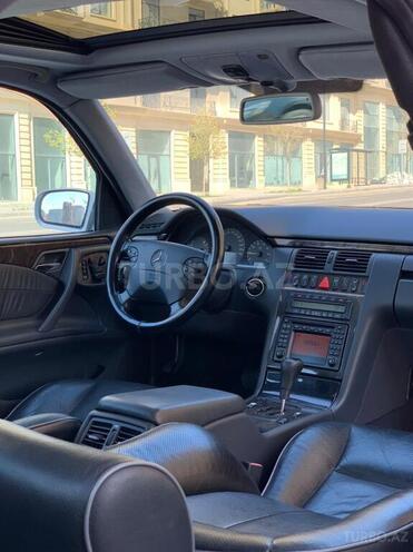 Mercedes E 320 1999, 235,000 km - 3.2 l - Bakı