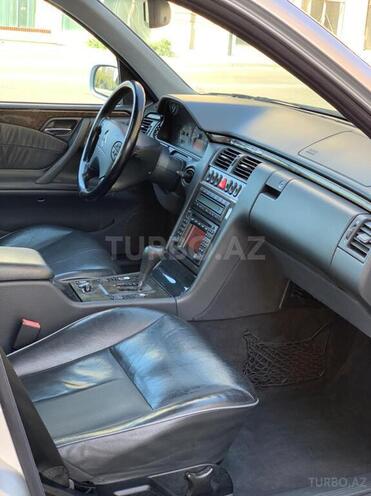 Mercedes E 320 1999, 235,000 km - 3.2 l - Bakı