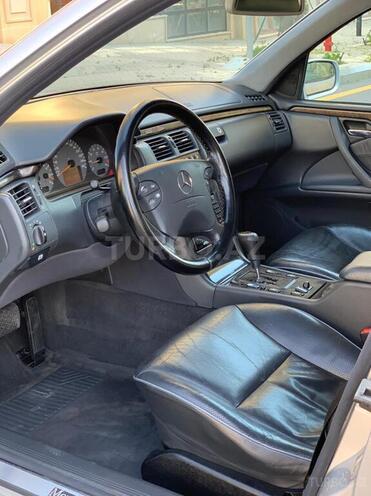 Mercedes E 320 1999, 235,000 km - 3.2 l - Bakı