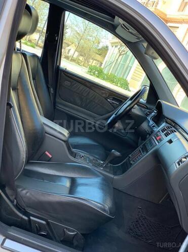 Mercedes E 320 1999, 235,000 km - 3.2 l - Bakı