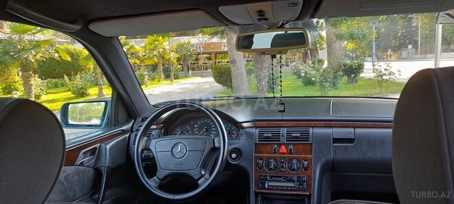Mercedes E 200 1995, 390,000 km - 2.0 л - Ağdaş