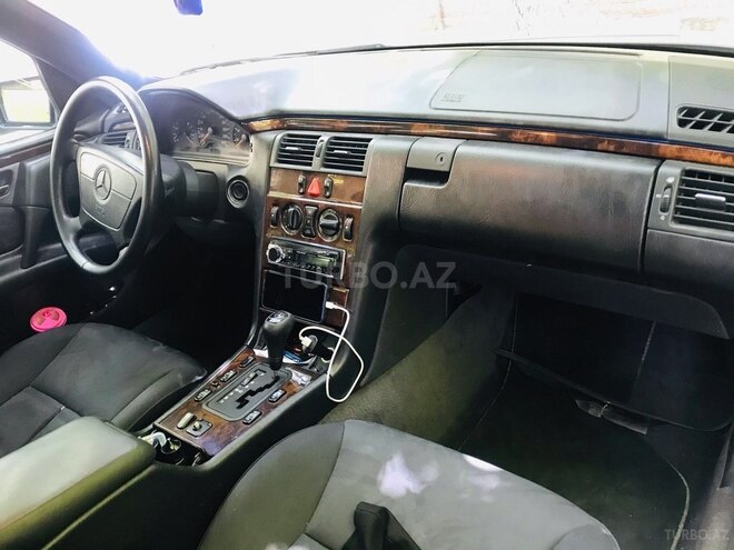 Mercedes E 230 1997, 297,458 km - 2.3 l - Bakı