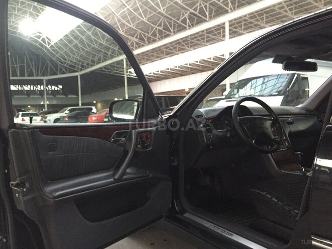 Mercedes E 320 2001, 406,000 km - 3.2 л - Gəncə