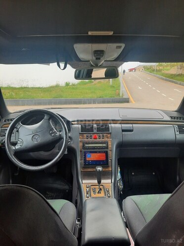 Mercedes E 220 2000, 394,000 km - 2.2 l - Quba