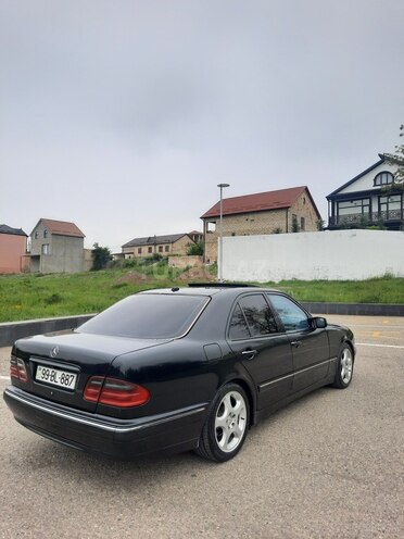 Mercedes E 220 2000, 394,000 km - 2.2 l - Quba