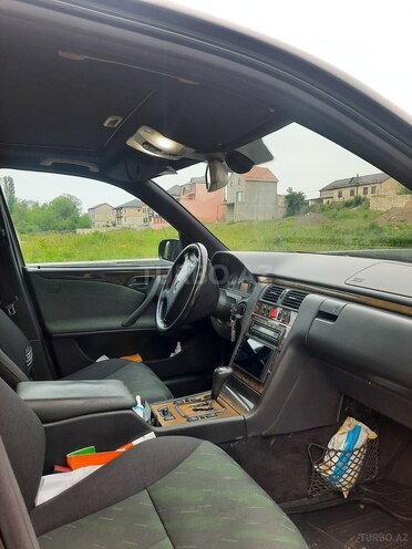 Mercedes E 220 2000, 394,000 km - 2.2 l - Quba