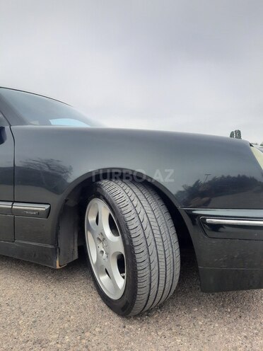 Mercedes E 220 2000, 394,000 km - 2.2 l - Quba