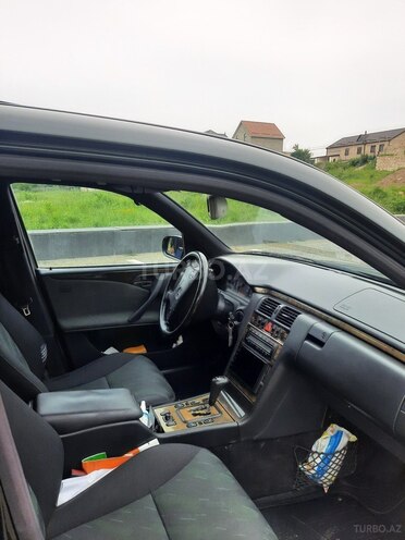 Mercedes E 220 2000, 394,000 km - 2.2 l - Quba