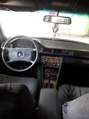 Mercedes E 200 1988, 200,000 km - 2.0 л - Hacıqabul