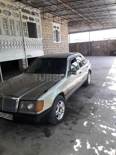Mercedes E 200 1988, 200,000 km - 2.0 л - Hacıqabul