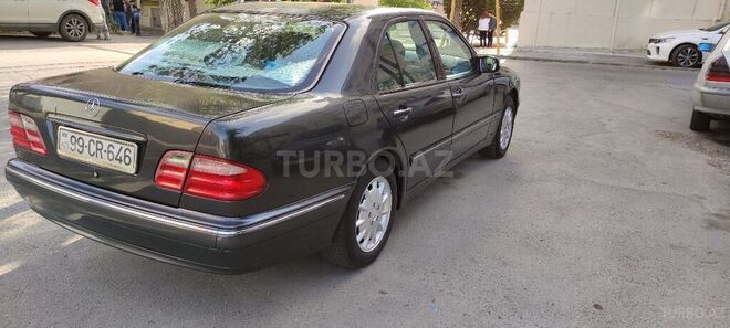 Mercedes E 260 2001, 230,000 km - 2.6 l - Bakı