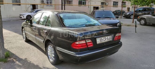 Mercedes E 260 2001, 230,000 km - 2.6 l - Bakı